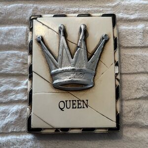 T 25 QUEEN - RETIRED SID DICKENS MEMORY BLOCK
